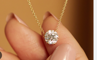 Which Comfortable Diamond Necklace Size Should I Choose?
